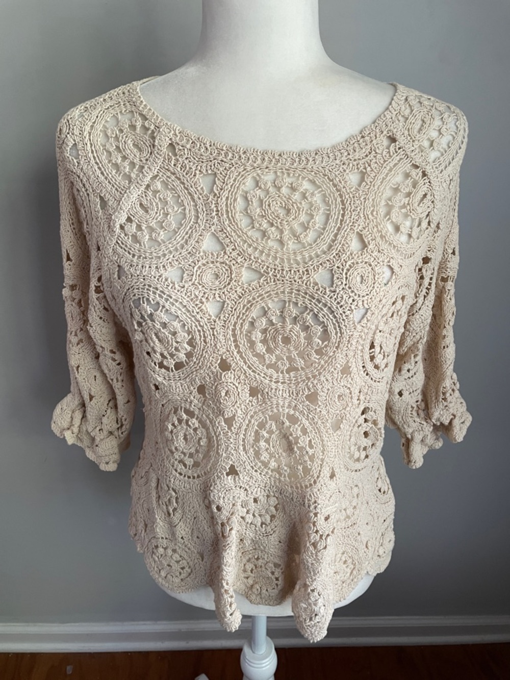 Solitaire Cream Crochet Circular Openwork Top Size Large